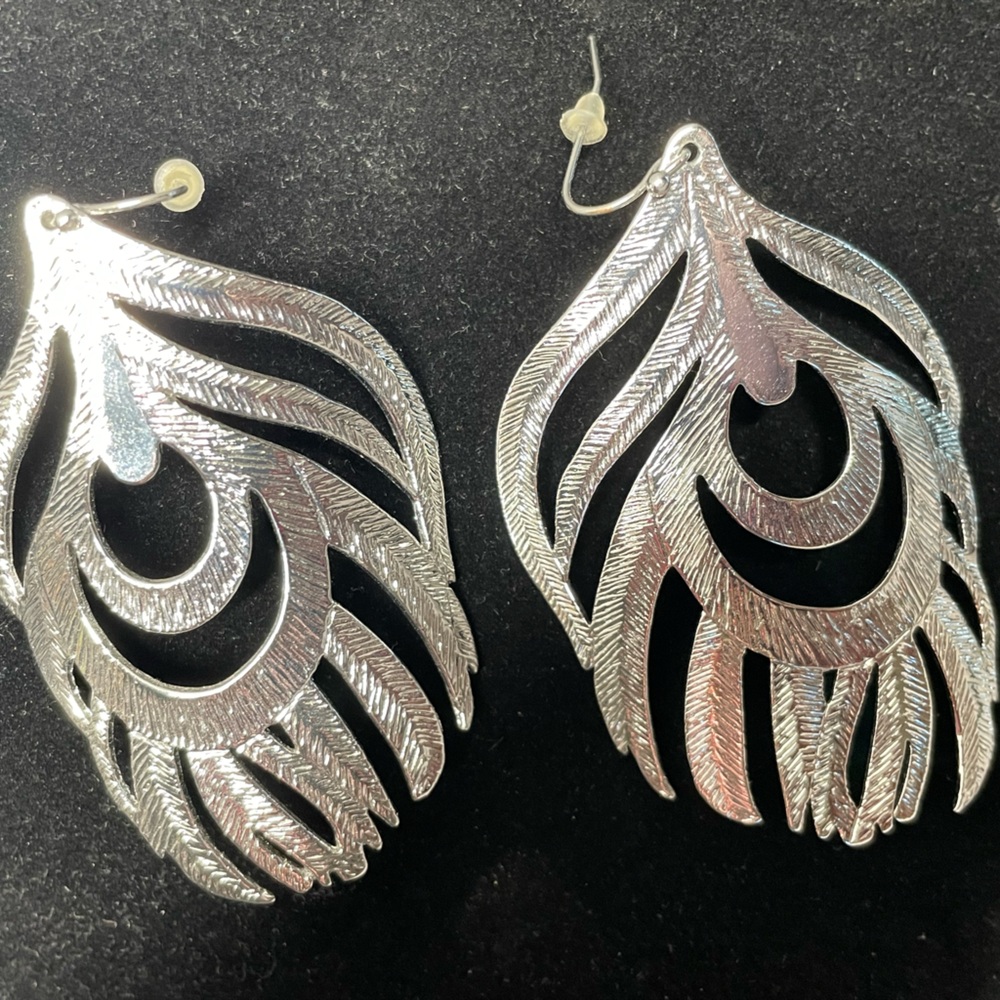 Kendra Scott Karina Vintage Silver Feather Earrings
